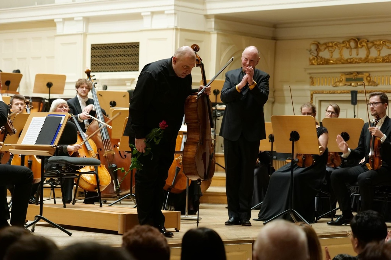 Zdjęcie -  - Wybrano pierwszą w historii koncertmistrzynię Filharmoników Berlińskich| recenzja z koncertu FP